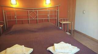Гостиница Guest House Avadiya Судак Двухместный номер с 2 отдельными кроватями и душем-3